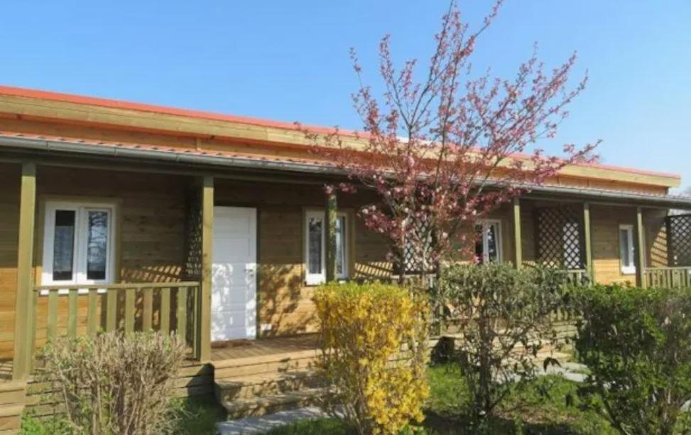 Hotel Domaine Des Epinettes Saint-Romain-de-Jalionas Exteriér fotografie