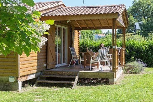 Hotel Domaine Des Epinettes Saint-Romain-de-Jalionas Exteriér fotografie
